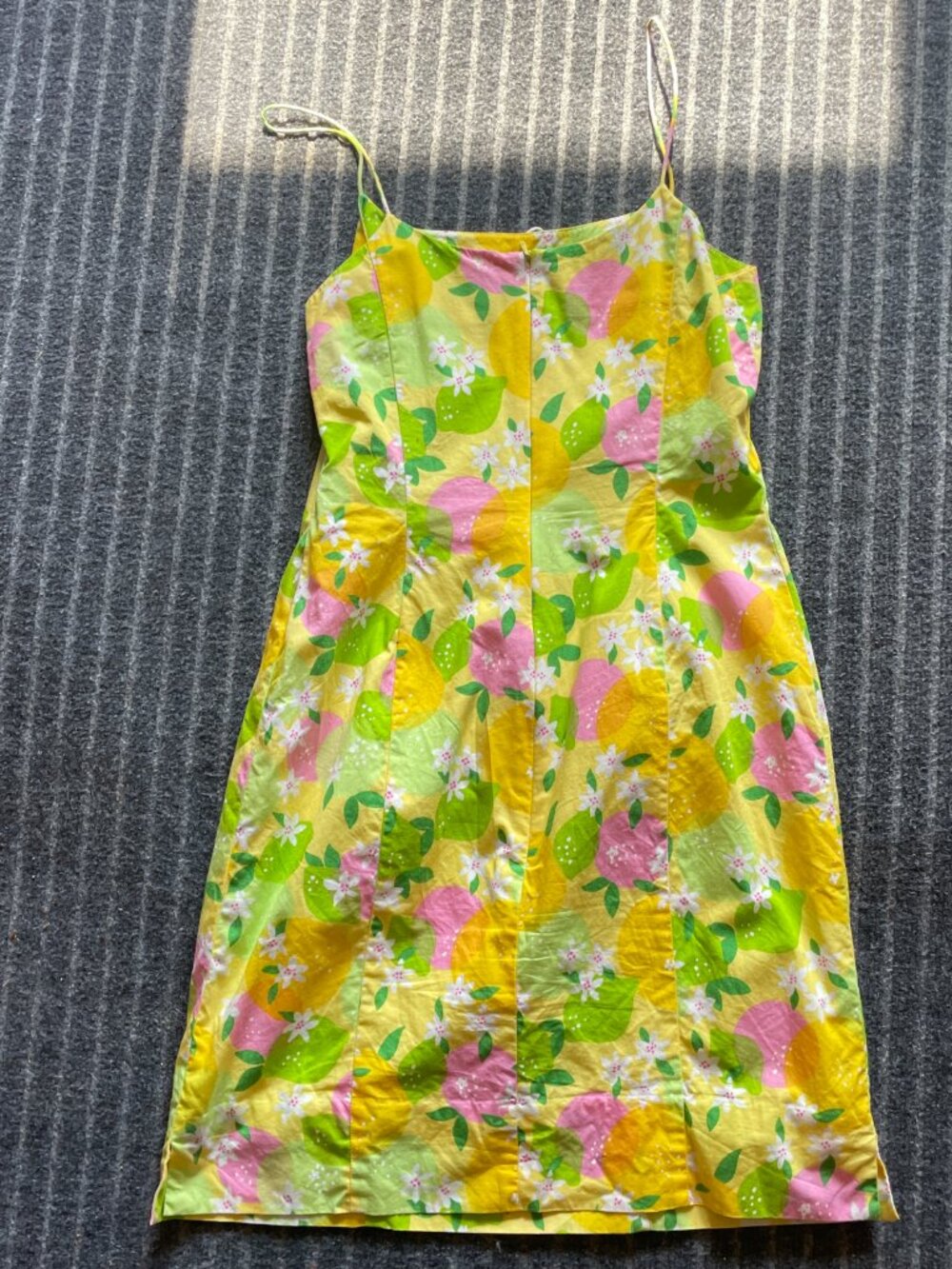 Lilly Pulitzer spaghetti strap dress. Citrus Lemonade Theme Size 4 Cotton - Picture 5 of 7
